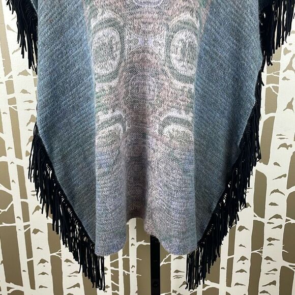 Boho Fringe Trim Poncho - Picture 4 of 10